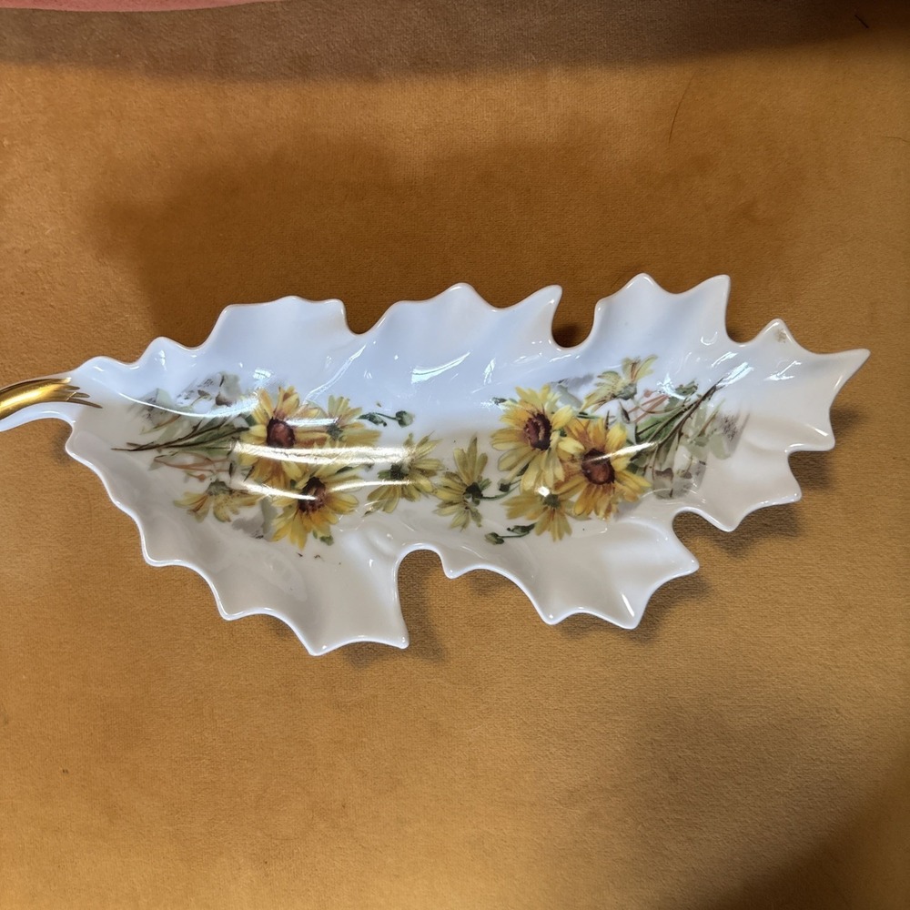 Mitterreich Bavaria Germany Porcelain Leaf Shaped Dish Yellow‎ Daisy Flowers